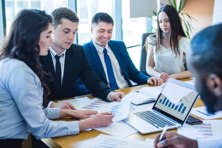 This image shows about financial advisor vs. financial planner discussion